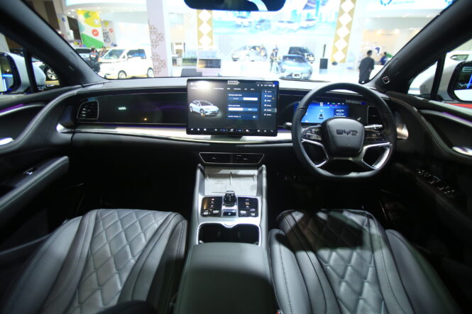 interior BYD Sealion 7 suv listrik iims 2025