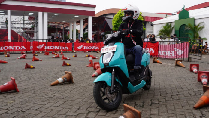 Test ride motor Honda tarik ratusan pengunjung IIMS 2025