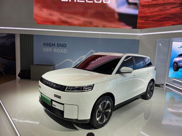 SUV listrik Jaecoo J5 IIMS 2025