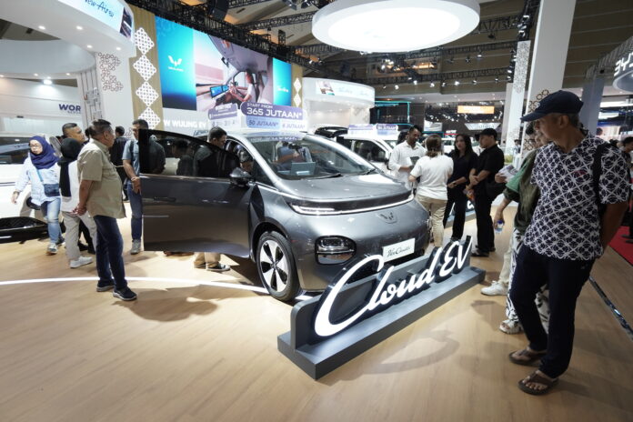 Wuling Cloud EV series memberikan kontribusi sebesar 20% dari total penjualan Wuling di IIMS 2025 Wuling SPK IIMS 2025 Cloud ev