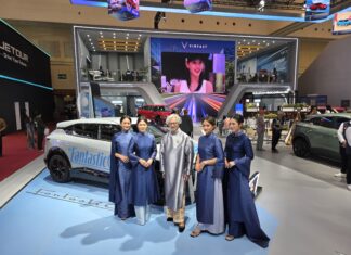 Busana Usher VinFast di GIIAS 2025 Hasil Kolaborasi Bareng Desainer Ternama Didiet Maulana Vinfast Didiet Maulana GIIAS 2025