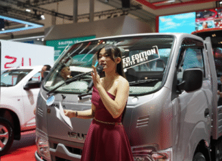 Pecahkan Rekor Penjualan Live, Isuzu Traga Edisi 50th Ludes Terjual Isuzu Traga 50th GIIAS 2025