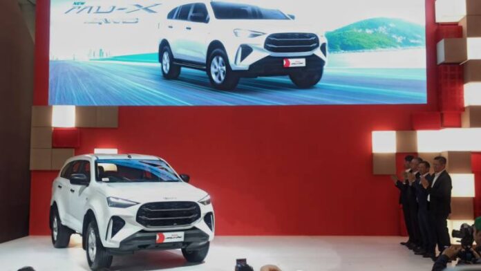 New Isuzu MU-X 4WD sapa pengunjung GIIAS 2025