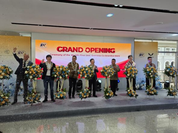 WUling dan MG Experience Store MOI ZHC Aladin