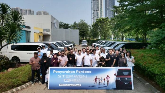 Serah terima Honda STEP WGN e:HEV