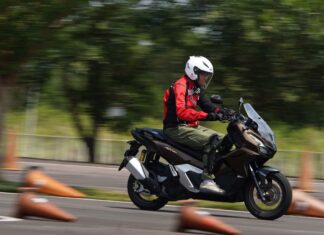 Menjajal New Honda ADV160: Skutik SUV Premium yang Canggih mencicipi honda adv160 roadsync