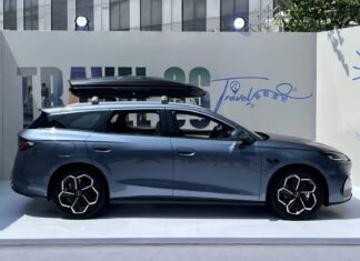 BYD Seal Wagon Tampil Perdana di Eropa, Mesin Hybridnya Tembus 2.000 Km BYD Seal Wagon phev