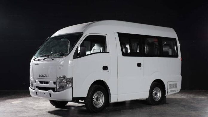 Isuzu Traga bus