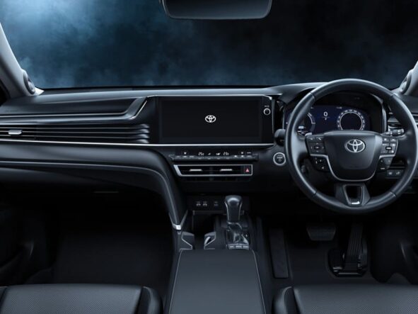 Toyota Camry 2.5V interior