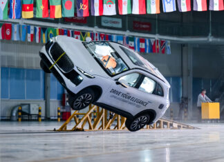 Lepas Gelar Uji Keselamatan Publik Perdana, Buktikan Ketangguhan SUV Listrik L8 Lepas L8 uji tabrak