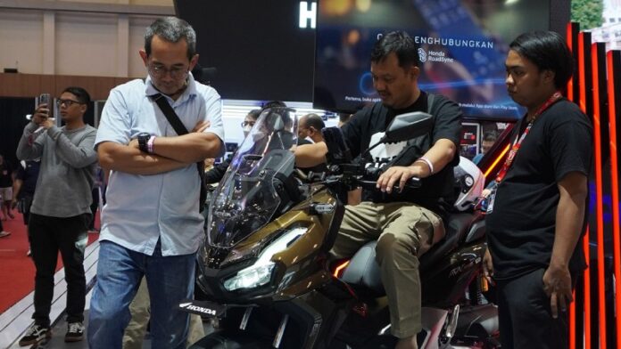 Honda ADV 160 RoadSync