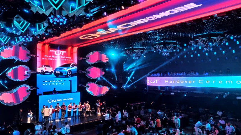 Ceremony penyerahan unit kepada konsumen mobil listrik AION UT