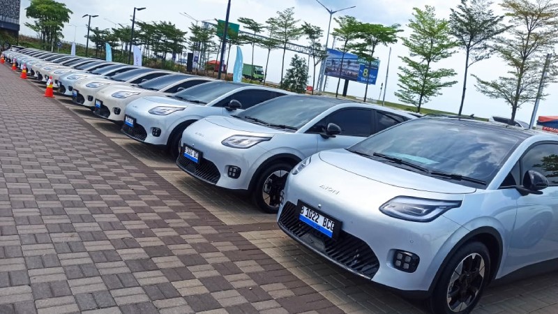Ceremony penyerahan unit kepada konsumen mobil listrik AION UT