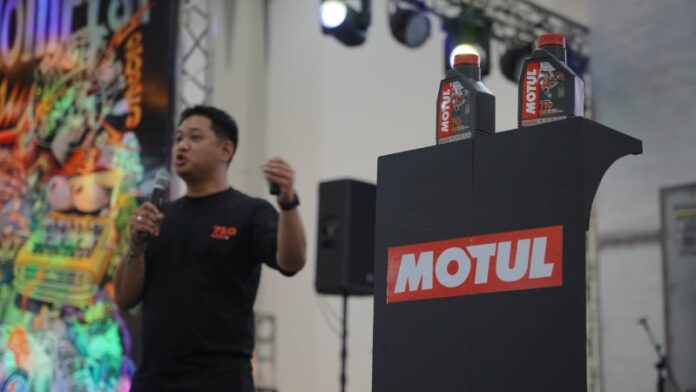 Pelumas Motul 710 2T