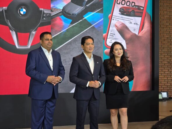 SPK mobil BMW berhadiah motor di BMW Festival of Joy