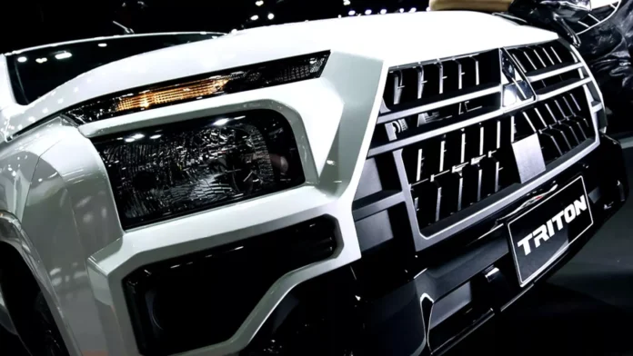 mitsubishi triton street