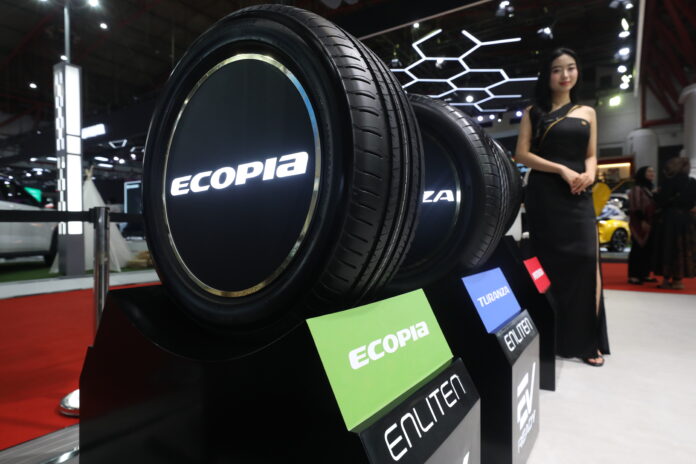 Ecopia EP300 ENLITEN Hadir dalam 2 Ukuran Baru untuk Innova Zenix Tipe V & Q.JPG bridgestone 50 tahun iims 2026