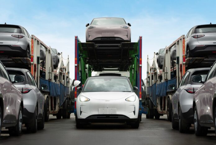 Foto 3. Untuk model Geely EX2, perusahaan telah bermitra dengan manufaktur lokal untuk pasokan battery cell dan kandungan Tingkat Komponen Dalam Negeri (TKDN) sebesar pengiriman geely ex2 ke dealer