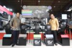 Mukiat Sutikno, Presiden Direktur Bridgestone Indonsia (kanan), dan Masaki Abe, Direktur Marketing Bridgestone Indonesia (kiri).JPG