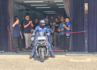 Maxdecal Gandeng Pasutri Touring Jelajahi Indonesia Timur Maxdecal pasutri touring