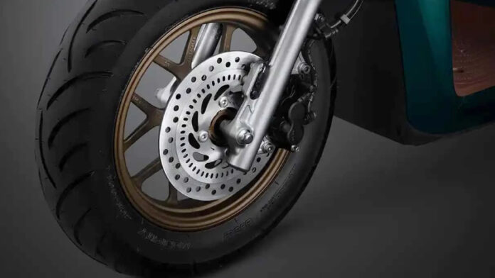 ban motor ukuran besar