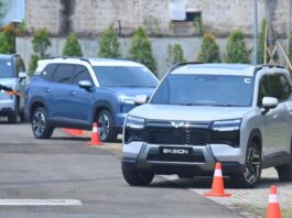 Konsumen Wuling Eksion Resmi Terima Unit Konsumen Wuling Eksion