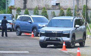 Konsumen Wuling Eksion Resmi Terima Unit Konsumen Wuling Eksion