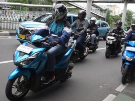 Tips Berkendara Motor Saat Ada Ambulans, Cek Di Sini Tips Berkendara Motor saat ada ambulans