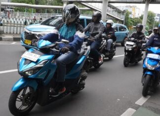 Tips Berkendara Motor Saat Ada Ambulans, Cek Di Sini Tips Berkendara Motor saat ada ambulans
