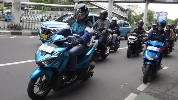 rockomotif-tips-berkendara-motor Tips Berkendara Motor saat ada ambulans