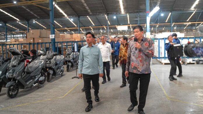 Wakil Presiden kunjungi produksi motor listrik united e-motor