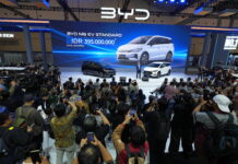 BYD Perkenalkan M6 EV Rakitan Lokal di GIIAS 2026, Harga Tetap Rp 395 Juta harga byd m6 ev rakitan lokal giias 2026