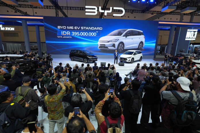harga byd m6 ev rakitan lokal giias 2026