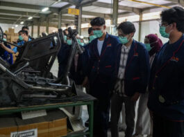 Mahasiswa ULBI Pelajari Proses Produksi Sepeda di Pabrik United Bike Citeureup Kunjungan mahasiswa ke pabrik United Bike