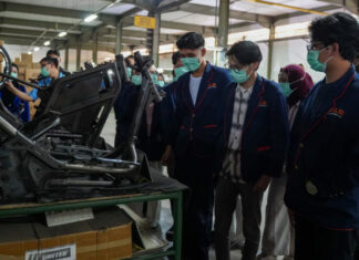 Mahasiswa ULBI Pelajari Proses Produksi Sepeda di Pabrik United Bike Citeureup Kunjungan mahasiswa ke pabrik United Bike