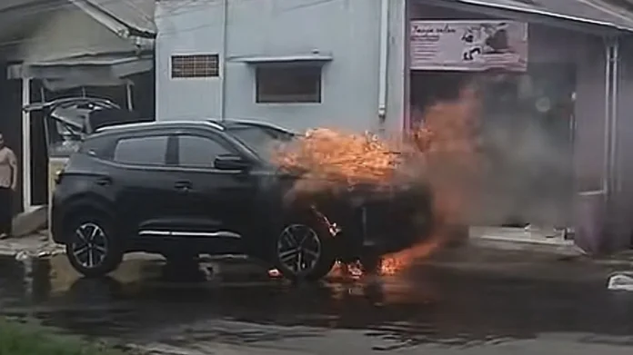 chery tiggo cross terbakar chery tiggo cross terbakar