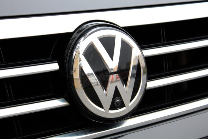 logo vw Volkswagen PHK massal