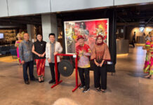 Dealer BMW Astra Cilandak Jadi Ruang Pameran Lukisan Dealer BMW Astra Cilandak jadi ruang pamer lukisan