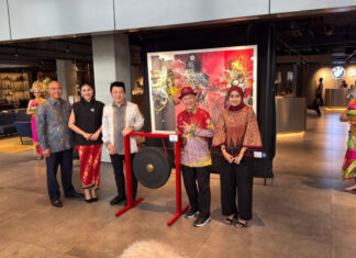 Dealer BMW Astra Cilandak Jadi Ruang Pameran Lukisan Dealer BMW Astra Cilandak jadi ruang pamer lukisan