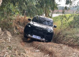 Menjajal Toyota New Hilux G Manual di Jalur Offroad, Torsi Besar Tampang Modern test drive toyota hilux g manual