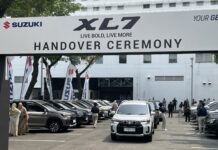 Suzuki Serahkan XL7 Terbaru ke Pelanggan Pertama, SPK Tembus 1.300 Unit seremoni serah terima suzuki xl7