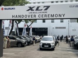 Suzuki Serahkan XL7 Terbaru ke Pelanggan Pertama, SPK Tembus 1.300 Unit seremoni serah terima suzuki xl7