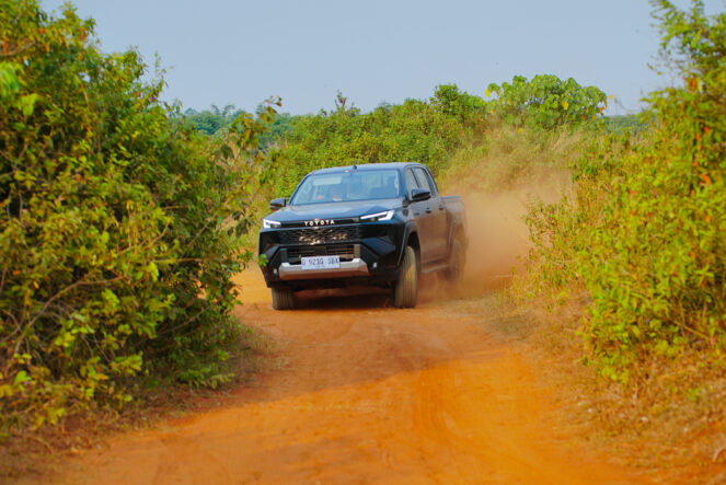 test drive toyota hilux g manual