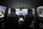 Wuling New Cloud EV SE hadir dengan headliner berwarna hitam yang memberikan nuansa kabin lebih modern