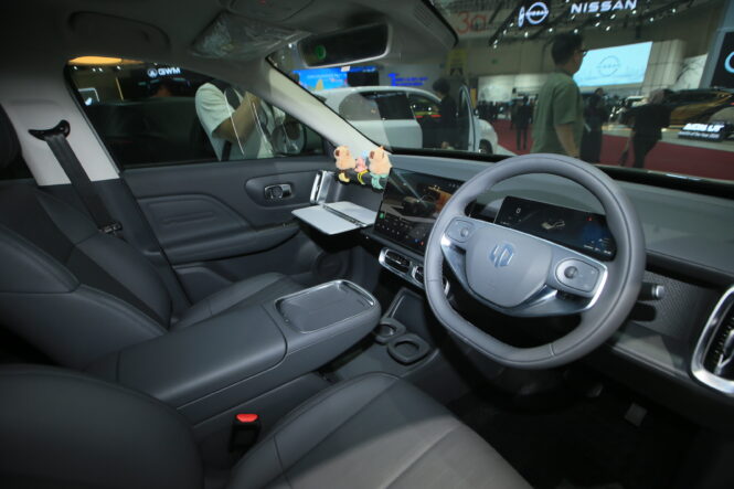interior leapmotor b10