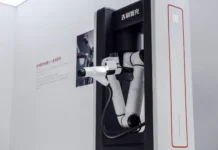 Geely Tantang BYD dengan Charger 2,2 MW, Isi Baterai Mobil Listrik Cuma 4 Menit geely smart charging