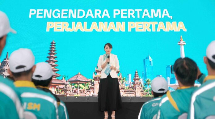 green sm motor listrik ojek online