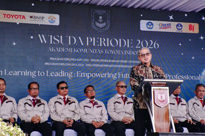 wisuda akti