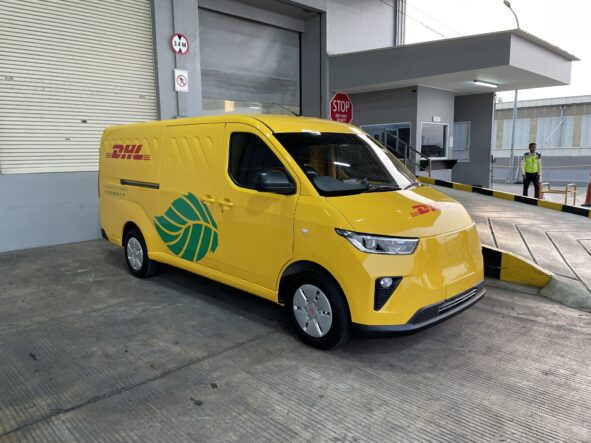 DHL Express melakukan pengadaan 30 unit Wuling Mitra EV Blind Van Long Range yang akan digunakan untuk menunjang aktivitas pengiriman barang di Indonesia.